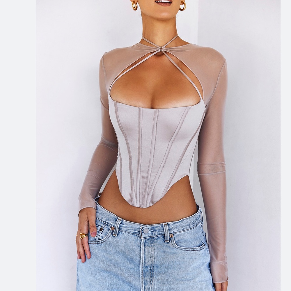 Mistress rocks “KNOW YOU' corset